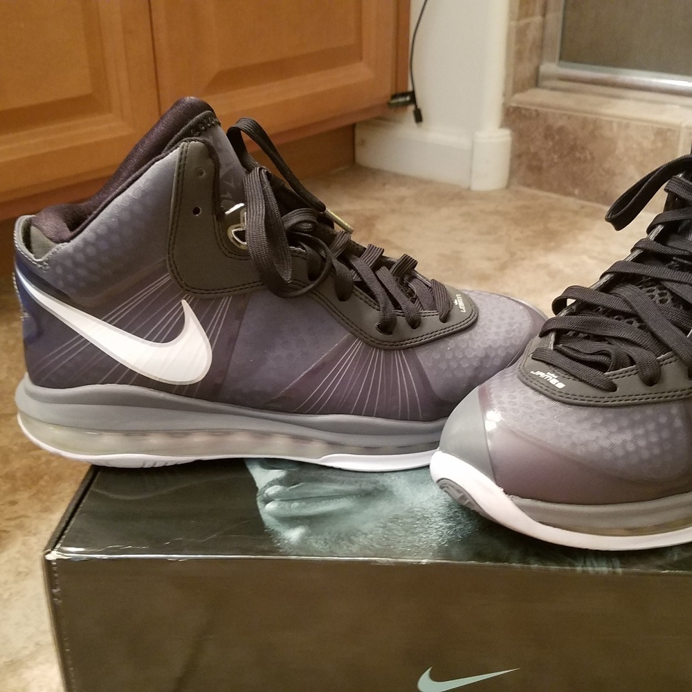 Nike Lebron 8 V/2 "Cool Grey"